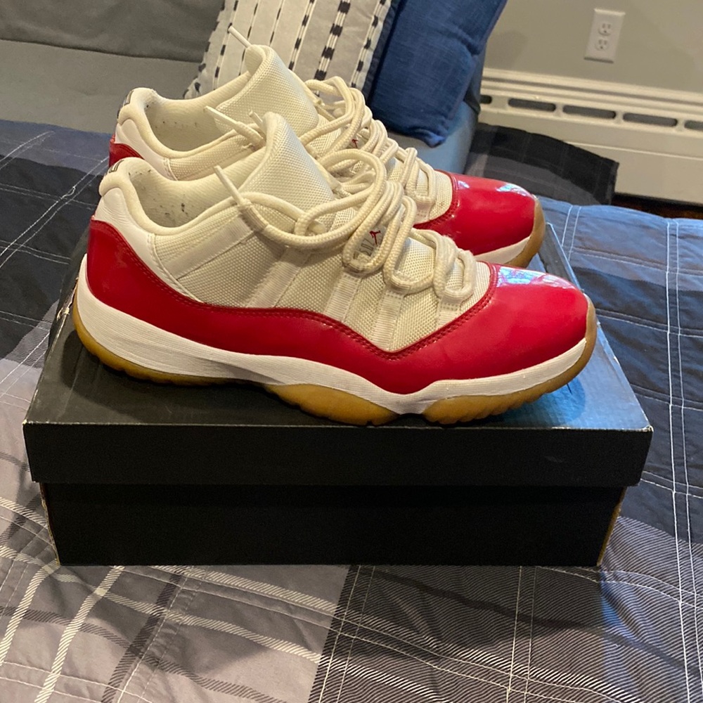 Jordan 11 low cherry red size 10